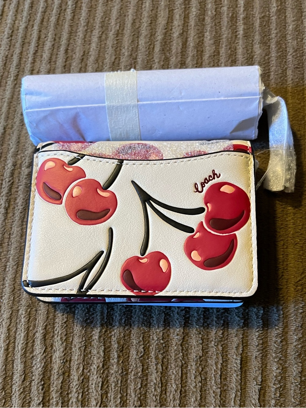Coach CZ759 Mini Wallet on a Chain with Cherry Print nwt - Picture 2 of 6
